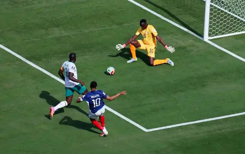 姆巴佩神级停球破门！法国队热身赛2-1逆转塞内加尔